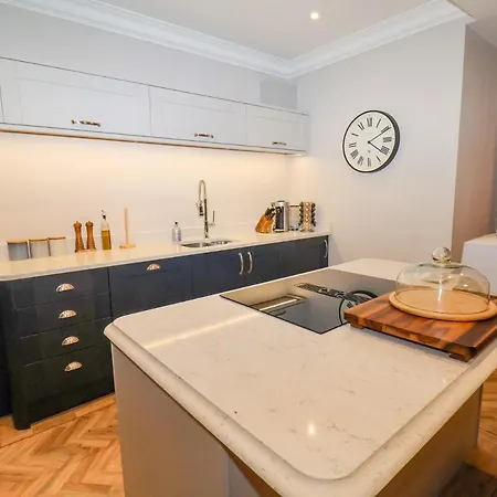 Derwent House - Everley Hotel *